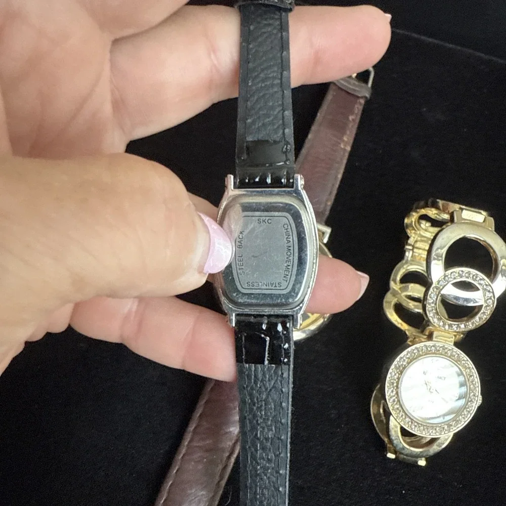 Watches LotPeUGOET Leather Used.‎ Black Vinyl New Quartz    Ellen Tracey 4210